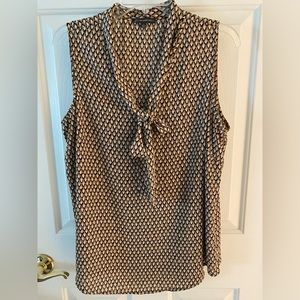 Adrianna Papell sleeveless top black and tan with bow around neck Sz L